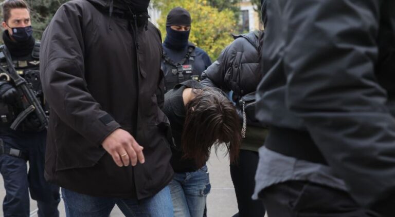 «Θέλω να γυρίσω και να σκοτώσω αυτόν που έκανε αυτό το κακό στο παιδί μου»