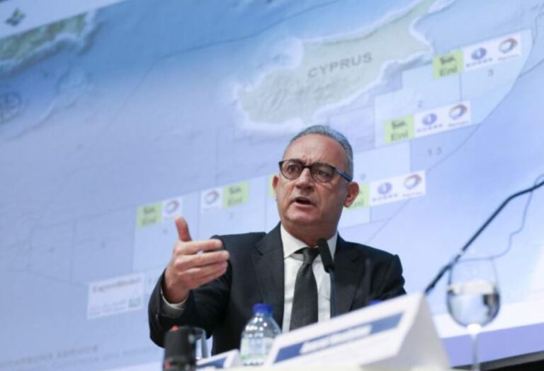 Αβέρωφ Νεοφύτου: "Δεν ελευθερώνονται οι πατρίδες με κούφια πατριωτικά λόγια"