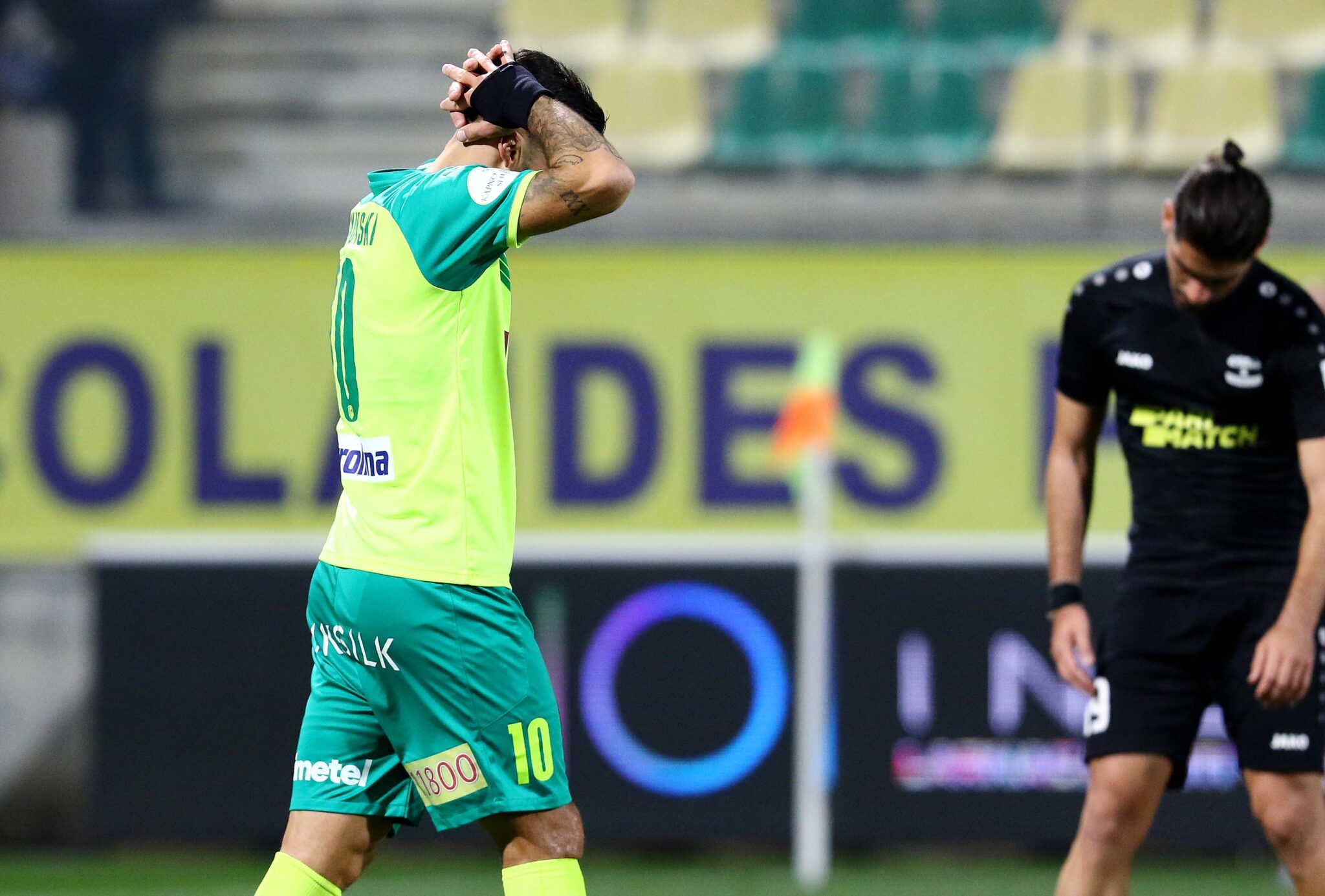 Έχασε εκ νέου έδαφος και τώρα… τρέχει η ΑΕΚ