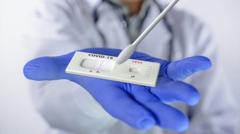 "Αποτυχημένο μέτρο" ο εβδομαδιαίος έλεγχος στα νηπιαγωγεία λένε οι γονείς (VID)