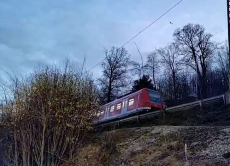 Σύγκρουση τρένων στο Μόναχο: Πληροφορίες για νεκρό και δεκάδες τραυματίες