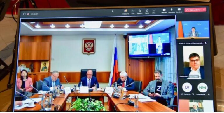 Επεισοδιακή τηλεδιάσκεψη λόγω του.. t – shirt με το «Ζ» της εισβολής (ΦΩΤΟ)