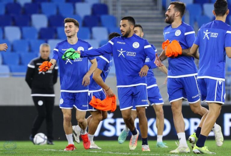 Κλήσεις χωρίς Λοΐζου, Μάμα και Εφραίμ από τον Κωστένογλου