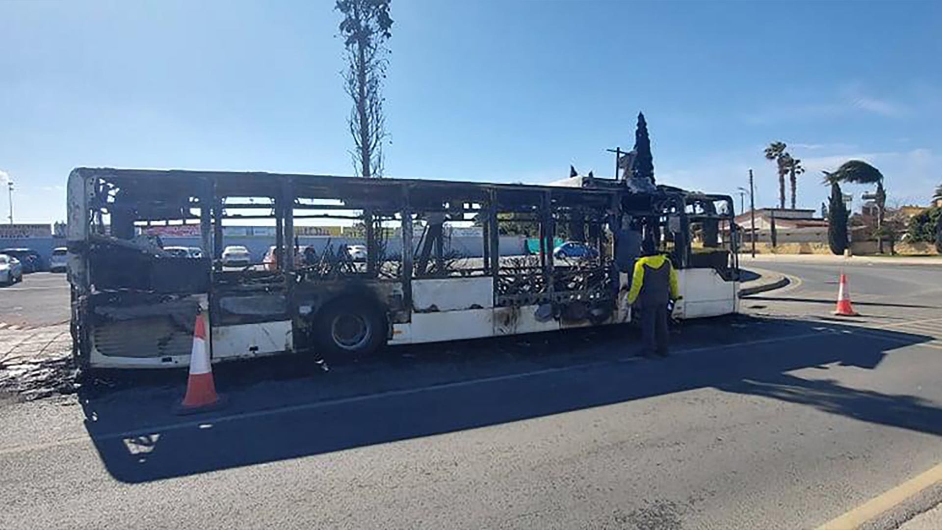 Φθαρμένο καλώδιο "πίσω" από τη φωτιά που κατέστρεψε ολοσχερώς μαθητικό λεωφορείο