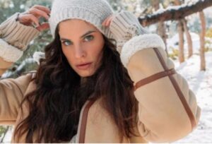 Χριστίνα Μπόμπα: Η μικρή Φιλίππα κάνει γιόγκα μαζί της!