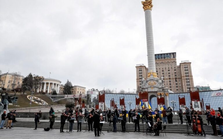 Αντιπολεμικό… κονσέρτο στην καρδιά του Κιέβου (ΒΙΝΤΕΟ)