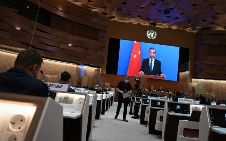 Πεκίνο: H Kίνα στη σωστή πλευρά της Ιστορίας, "εξωφρενικές" οι δυτικές κυρώσεις