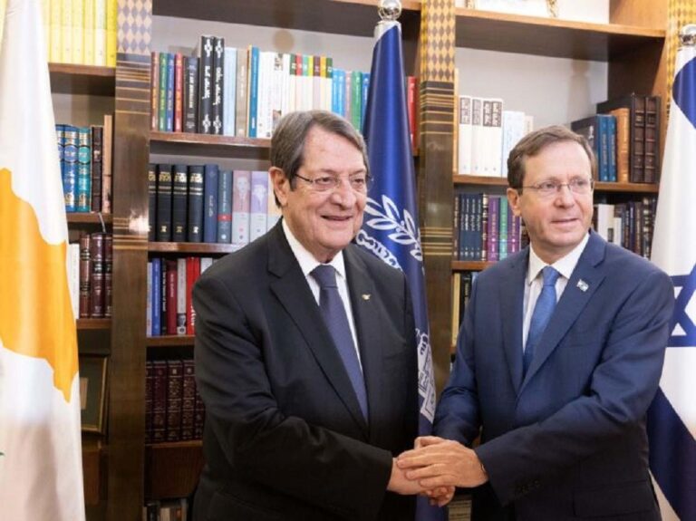 Στην Κύπρο ο Πρόεδρος του Ισραήλ: Θα κλείσουν δρόμοι σε Λευκωσία και Λάρνακα