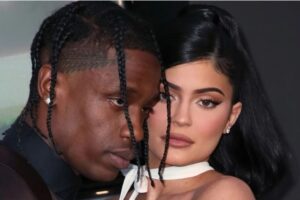 H Kylie Jenner και ο Travis Scott άλλαξαν αιφνίδια το όνομα του νεογέννητου τους
