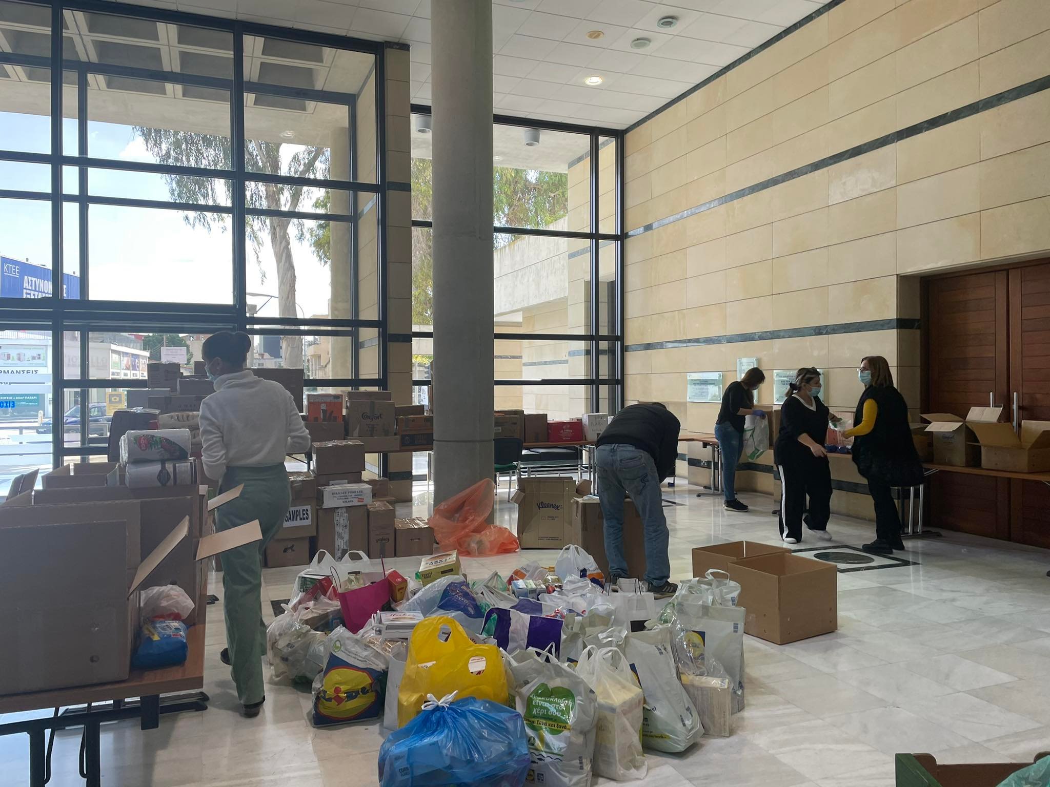 Φάρμακα, τρόφιμα και αντίσκηνα στέλνει στην Ουκρανία η Κύπρος