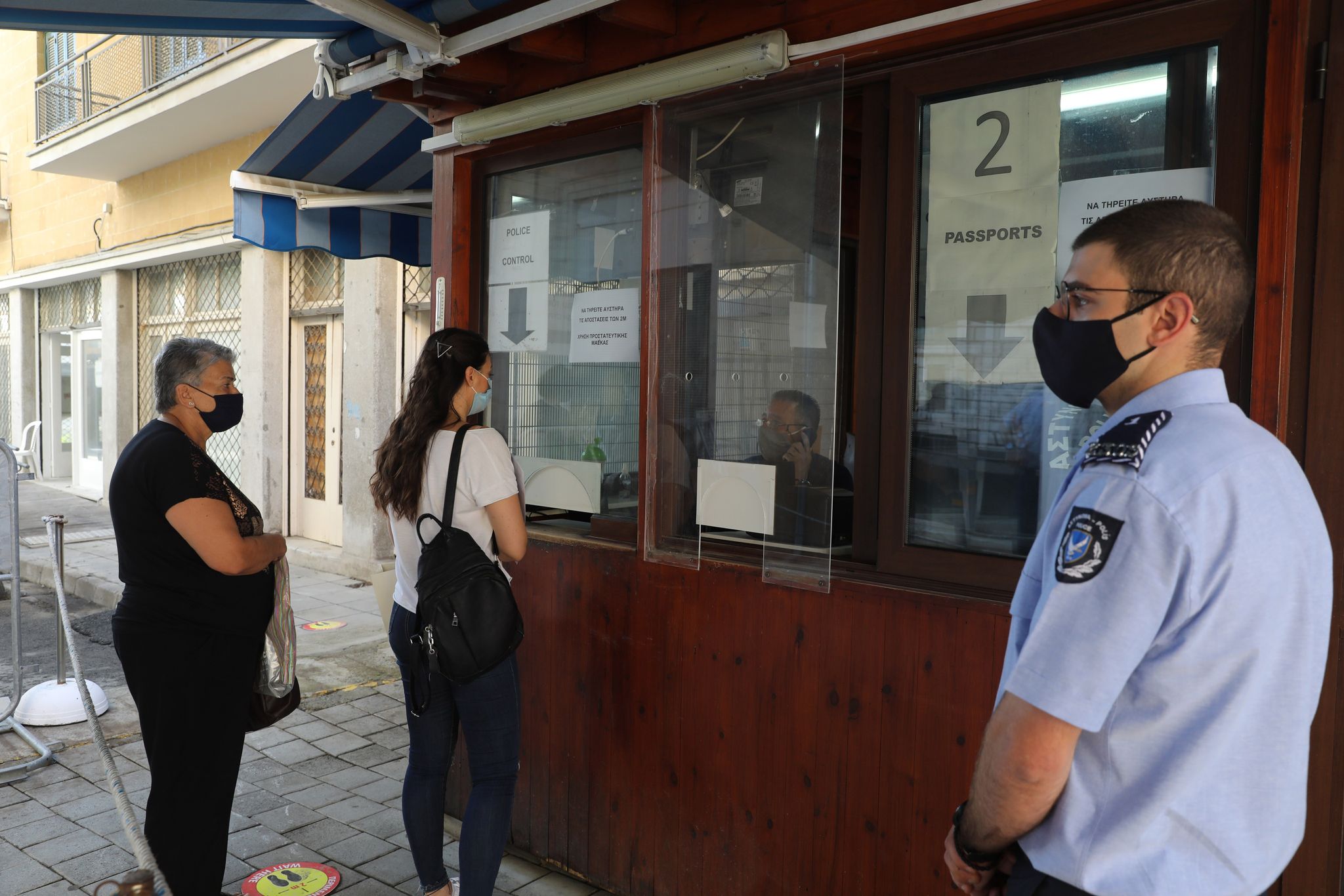 Χωρίς τεστ από αύριο οι διελεύσεις από τα οδοφράγματα για εμβολίασμένους πολίτες