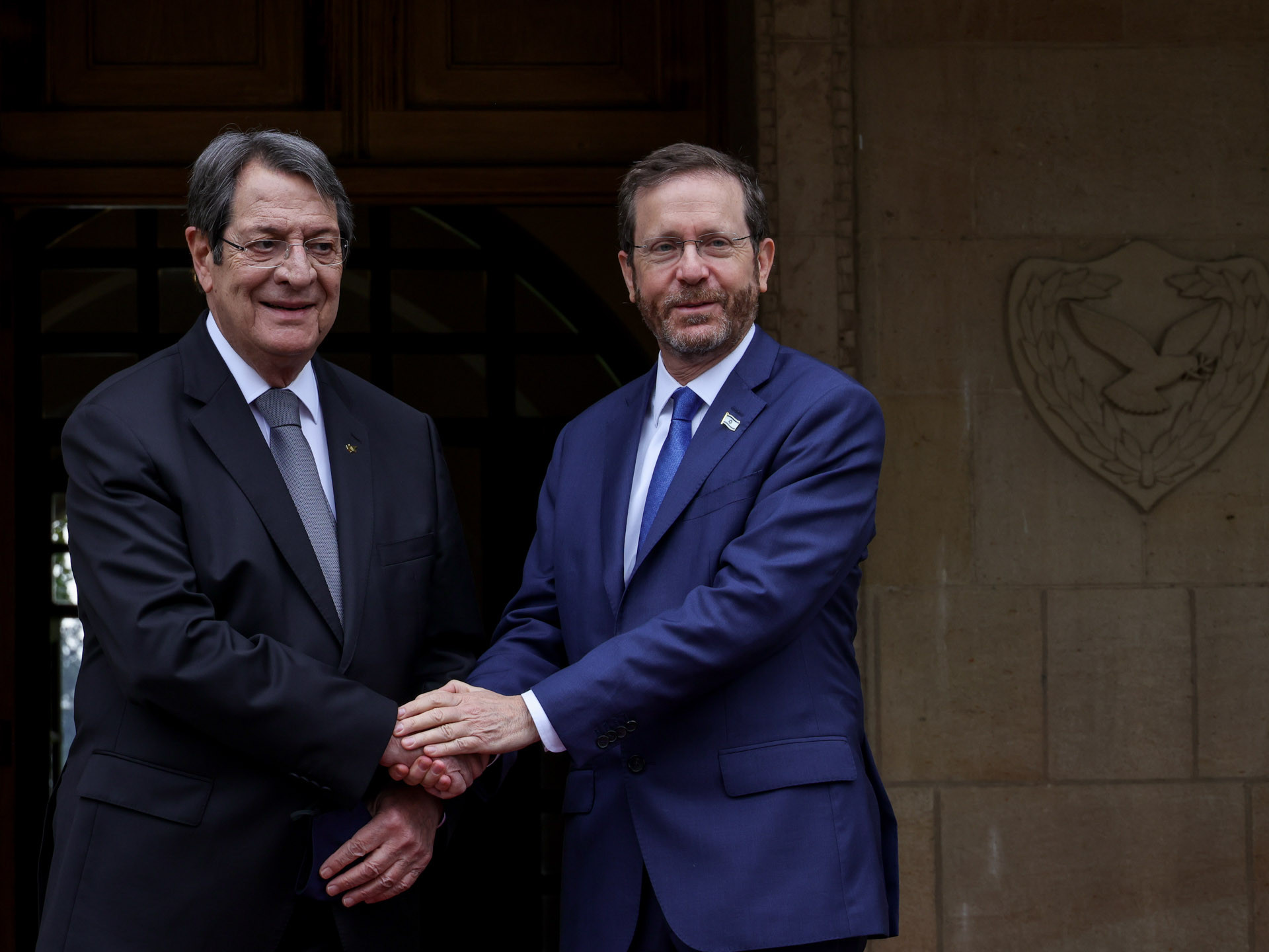 Επίλυση των διαφορών με διάλογο και όχι όπλα, συμφώνησαν Αναστασιάδης-Χέρτσογκ