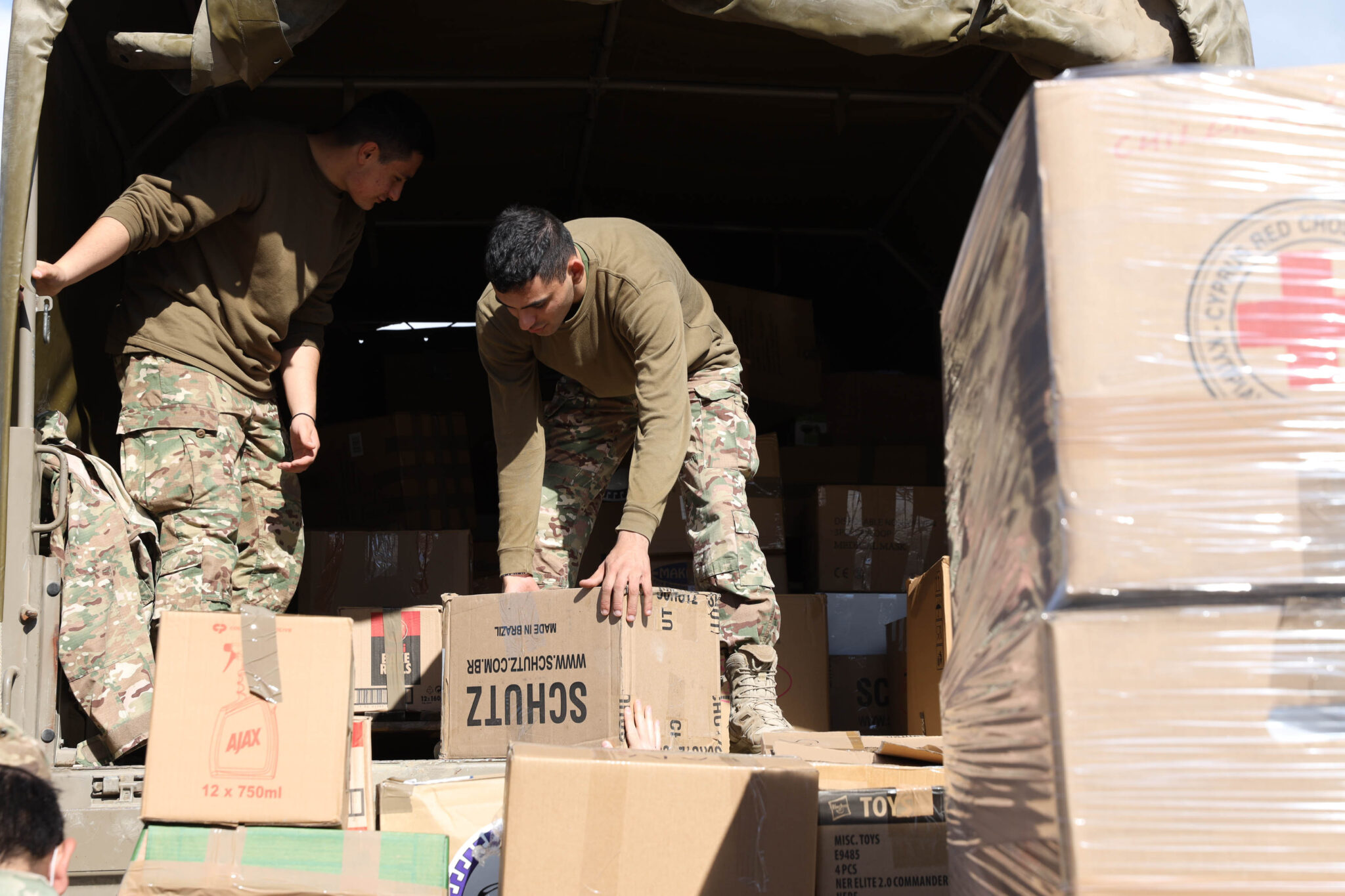 Αρχίζει το ταξίδι του πρώτου φορτίου ανθρωπιστικής βοήθειας στην Ουκρανία (VD)