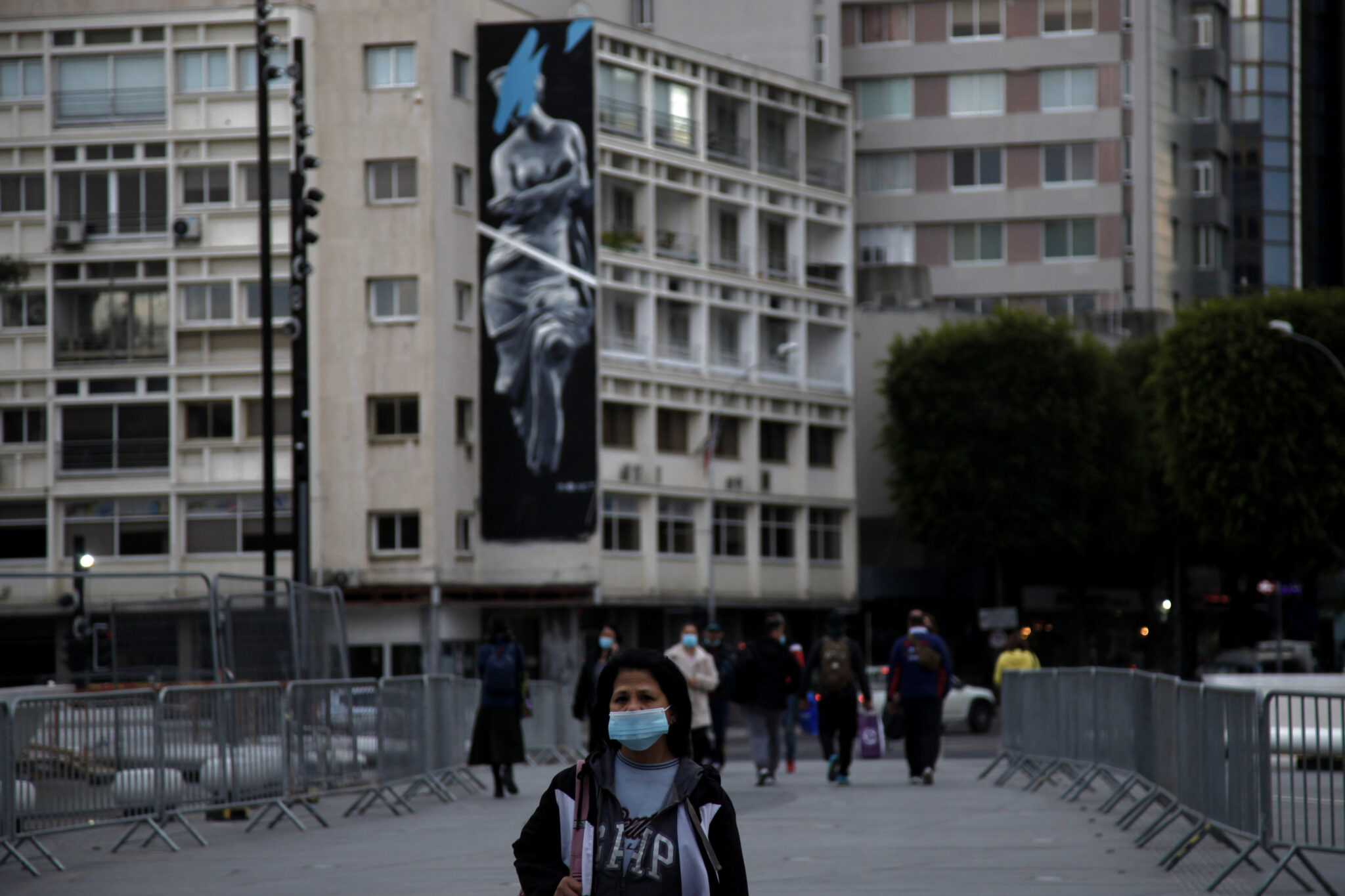 Αυξημένα κρούσματα, μειωμένες νοσηλείες: Συζητούν το επόμενο βήμα οι ειδικοί