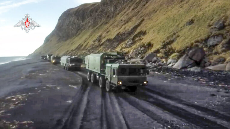 Με στρατιωτικές ασκήσεις στις Κουρίλες νήσους απαντά η Ρωσία στις κυρώσεις