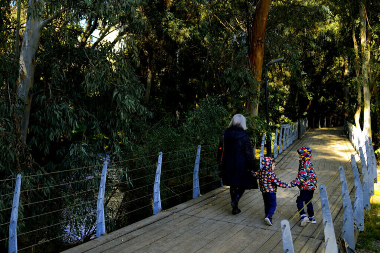 Συσκέψεις για χορήγηση τέταρτης δόσης εμβολίου και για τα πανδημικά μέτρα