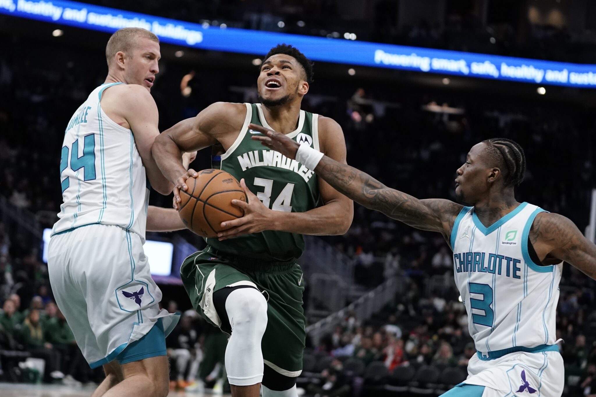 Επέστρεψαν στις νίκες οι Μπακς, με Γιάννη οδηγό