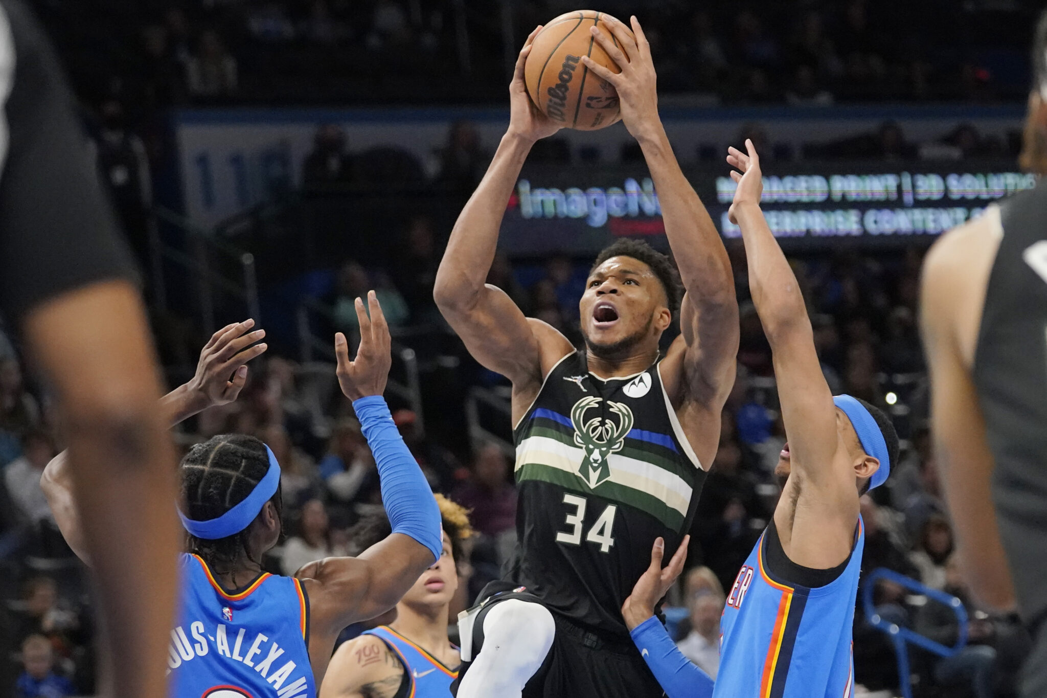 «Περίπατος» των Μπακς στην Οκλαχόμα, με… 39άρη Γιάννη