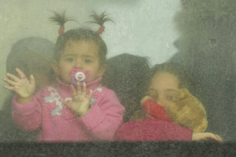 Τρέμουν από φόβο οι Μολδαβοί στα σύνορα: "Ανησυχώ για την οικογένειά μου"