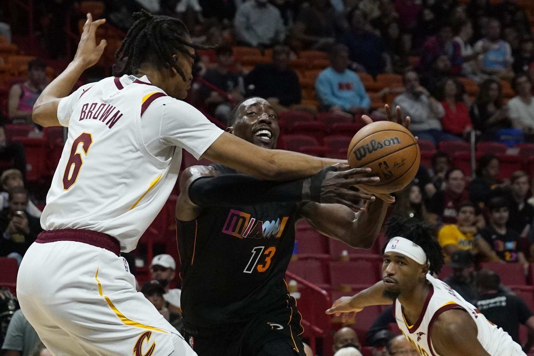 Με οδηγό τον Μπαμ οι Χιτ, «διέλυσε» τους Ρόκετς ο Λούκα, νέα «50άρα» ο Λεμπρόν