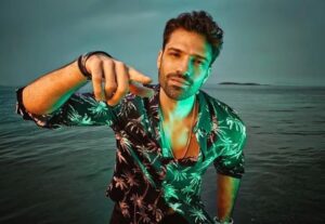 Εξαπάτησε 23χρονη παριστάνοντας τον Αργυρό και πήρε… γυμνές φωτογρααφίες