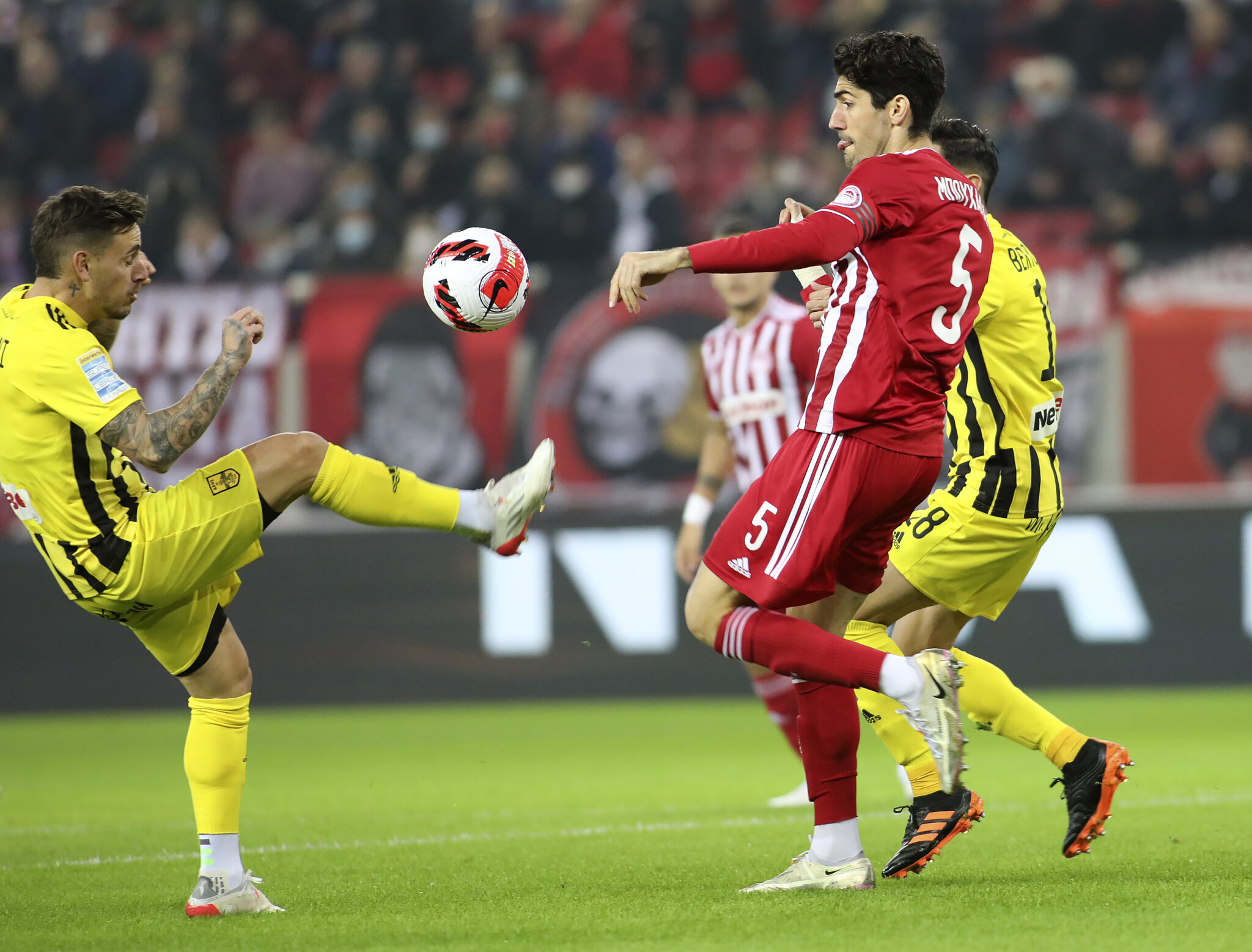 Άρης-Ολυμπιακός: Με αέρα οι «κίτρινοι», για το αήττητο πρωτάθλημα οι Πειραιώτες