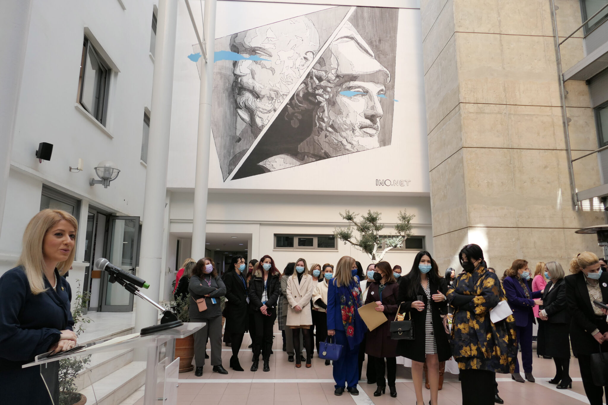 Ηχηρά μηνύματα από πρώην και νυν βουλεύτριες (ΦΩΤΟ)