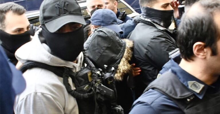 BINTEO: Υπό δρακόντεια μέτρα στην Ευελπίδων η Ρούλα Πισπιρίγκου