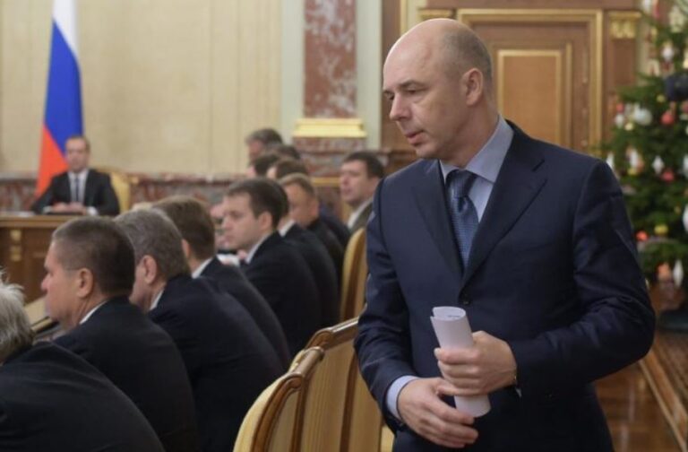 Η Ρωσία κατηγορεί τη Δύση ότι την ωθεί σε "τεχνητή χρεοκοπία" μέσω των κυρώσεων