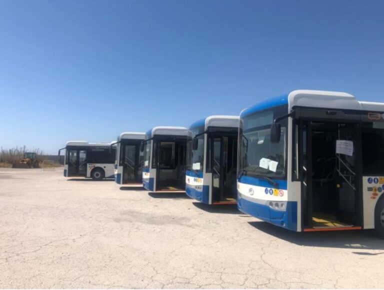 Χάθηκε η εμπιστοσύνη λένε οι λεωφορειούχοι, θέλουμε λύση απαντά η εταιρεία (VID)