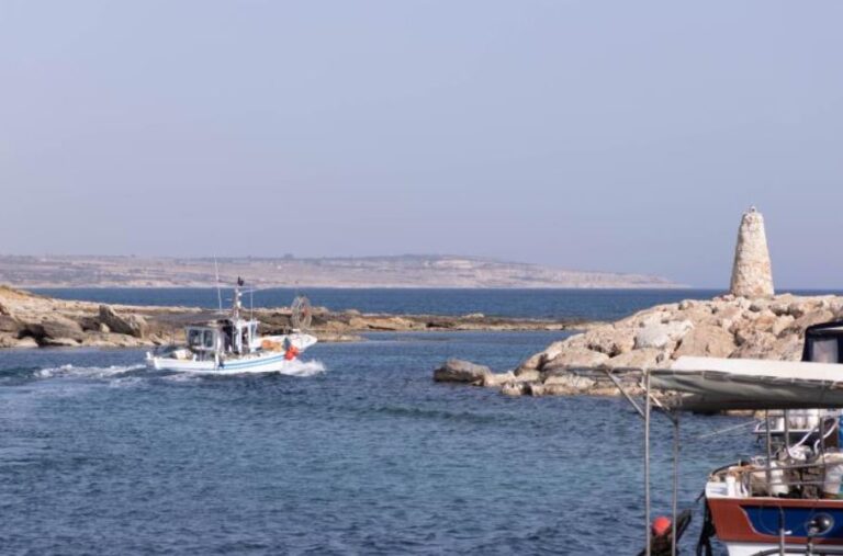 Μελέτη για τη ρύπανση στο λιμανάκι του Κάτω Πύργου αναμένει η Βουλή