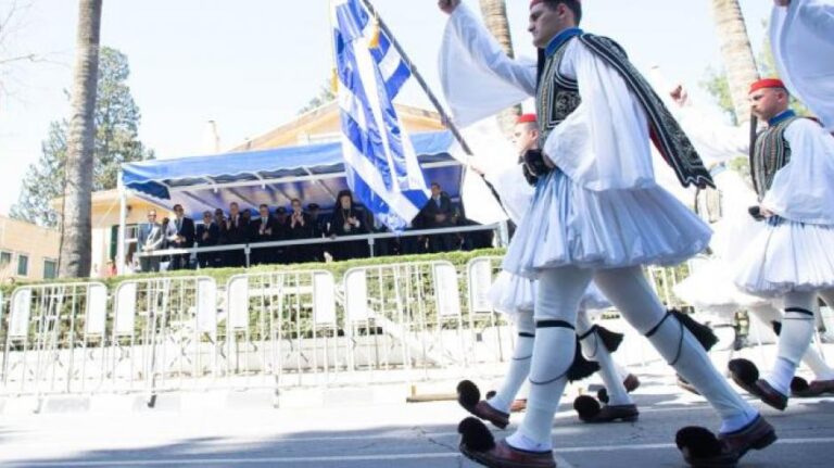 Υπουργείο Υγείας: Λέει "ναι" για συμμετοχή στις παρελάσεις από μαθητές-επαφές