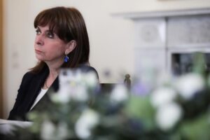 Σακελλαροπούλου: Χαραγμένα στην εθνική μνήμη όσα συμβαίνουν στην Ουκρανία