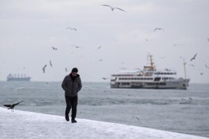 Ακυρώθηκαν πάνω από 200 πτήσεις στην Κωνσταντινούπολη λόγω χιονόπτωσης