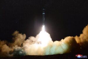 Πύραυλο ICBM εκτόξευσε η Βόρεια Κορέα, για πρώτη φορά από το 2017