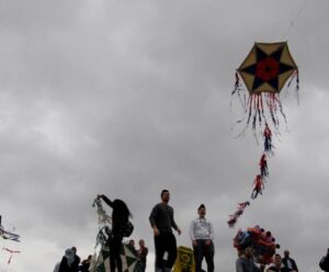 Συννεφιασμένο το σκηνικό το τριήμερο: Με τι καιρό θα πετάξουμε χαρταετό (ΒΙΝΤΕΟ)