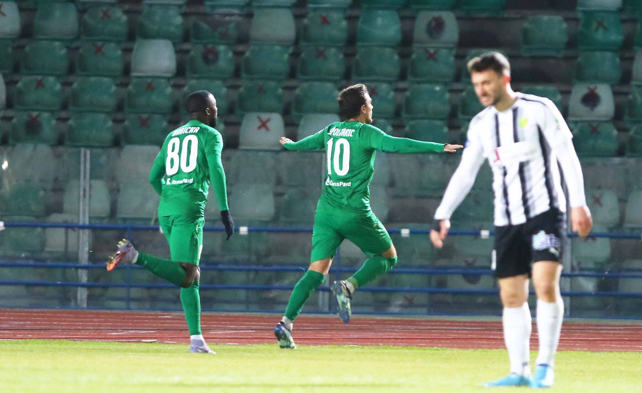 «Πάτησε» και… προσπέρασε την ΑΕΚ ο Άρης (ΦΩΤΟ & ΒΙΝΤΕΟ)