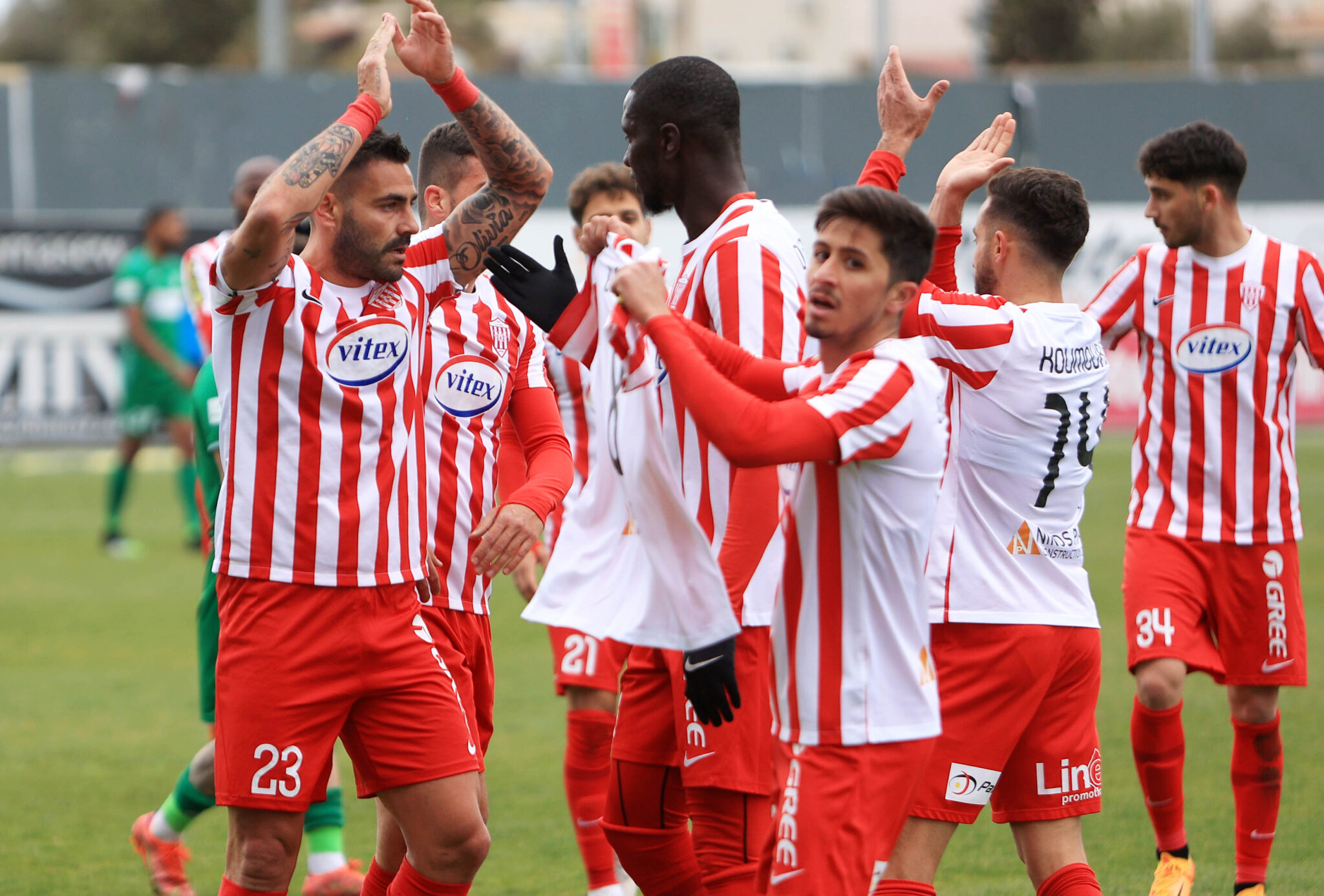 Β' Κατηγορία: Νίκες για Νέα Σαλαμίνα, Ακρίτα Χλώρακας και Ένωση Νέων Παραλιμνίου