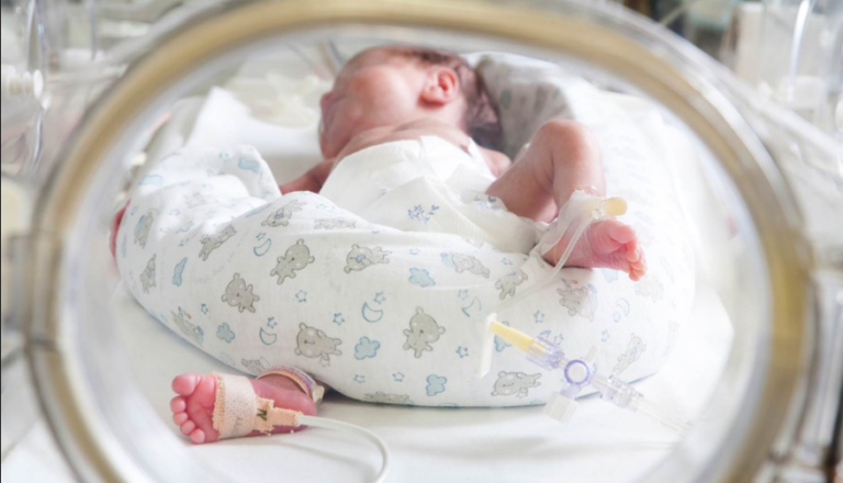 Σοκ στη Βρετανία με νοσοκομεία που αρνούνταν να υποβάλλουν μητέρες σε καισαρική