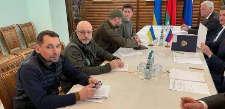 Τρίτο γύρο συνομιλιών και ανθρωπιστικούς διαδρόμους συμφώνησαν Μόσχα – Κίεβο