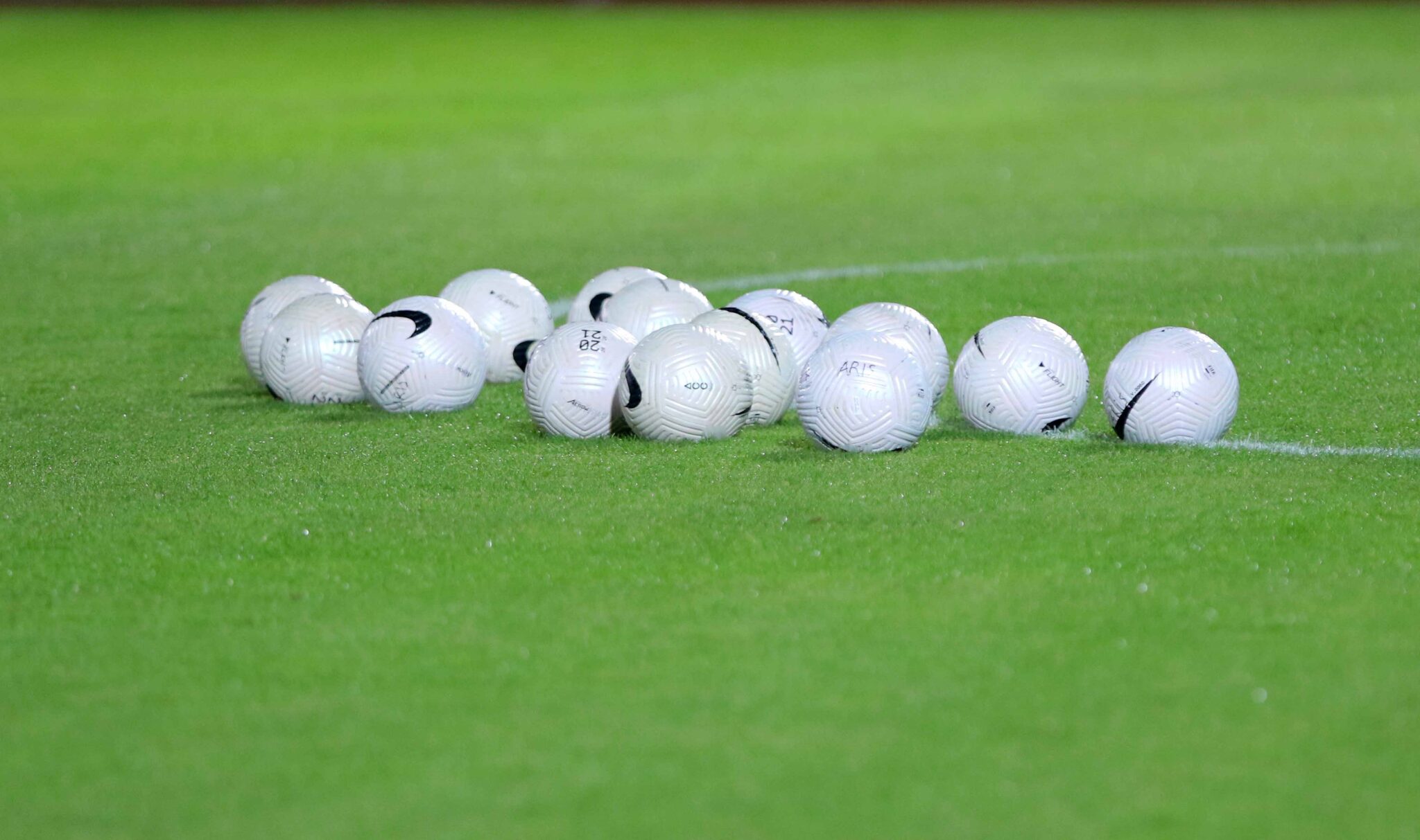 Πρωτάθλημα Cyta: Τα… φώτα σε «Αρένα» και Τσίρειο