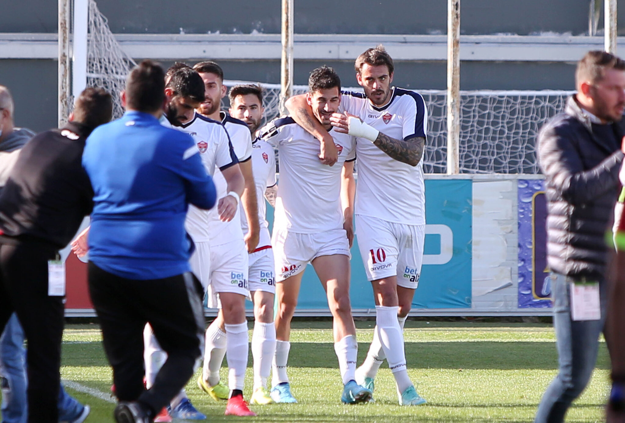 Β' Κατηγορία: Πέρασε νικηφόρα από την έδρα της Νέας Σαλαμίνας η Καρμιώτισσα