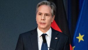 Τα αλλάζει ο Μπλίνκεν: Οι ΗΠΑ δεν επιδιώκουν αλλαγή καθεστώτος στη Ρωσία