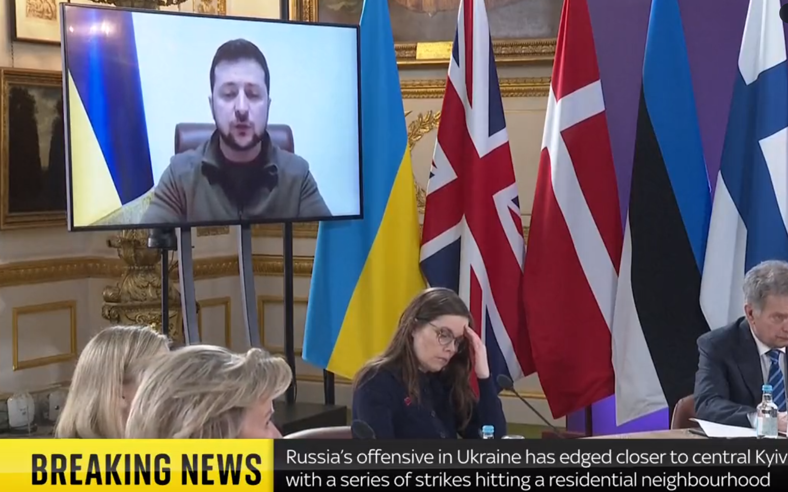 Ζελένσκι: «Δεν μπορούμε να μπούμε στο ΝΑΤΟ και πρέπει να το αποδεχτούμε» (VID)