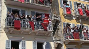 Δείτε live το έθιμο των Μπότηδων στην Κέρκυρα