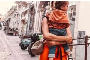 Κωνσταντίνα Ευριπίδου και μικρός Νικόλας ποζάρουν με τον ίδιο τρόπο στην κάμερα!