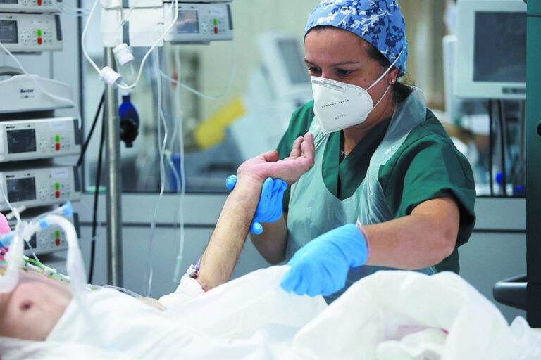 Έως και το 80% του πληθυσμού της ΕΕ προσβλήθηκε από Covid-19