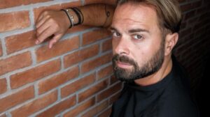 Παντρεύεται ο Ηλίας Βρεττός – Οι πρώτες πληροφορίες και ποια είναι η… τυχερή