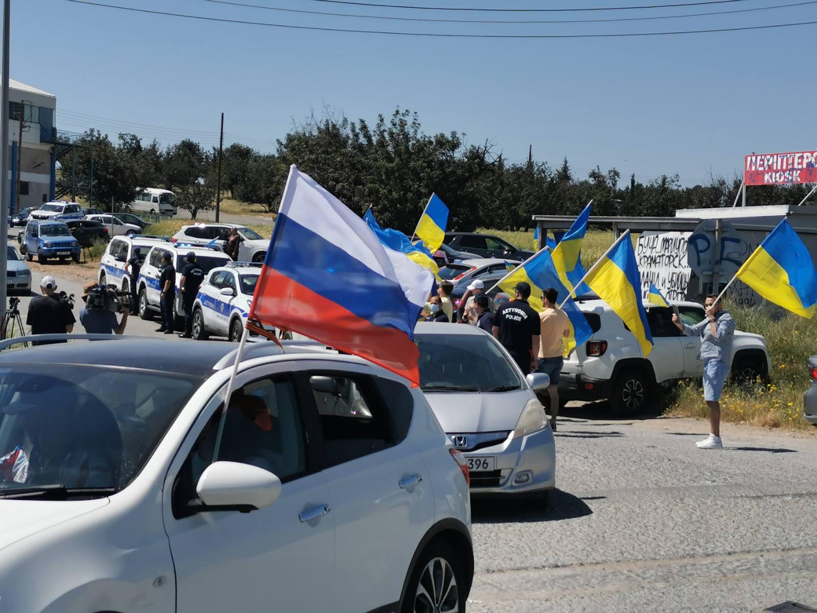 Εκδήλωση υπέρ της Ρωσίας στη Λεμεσό – Ανησυχεί η παρουσία Ουκρανών (BINTEO)