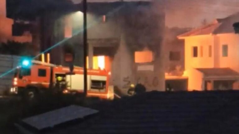 Παρανάλωμα του πυρός οικία που μετατράπηκε σε κρυψώνα για ξύλα λαμπρατζιάς (VID)